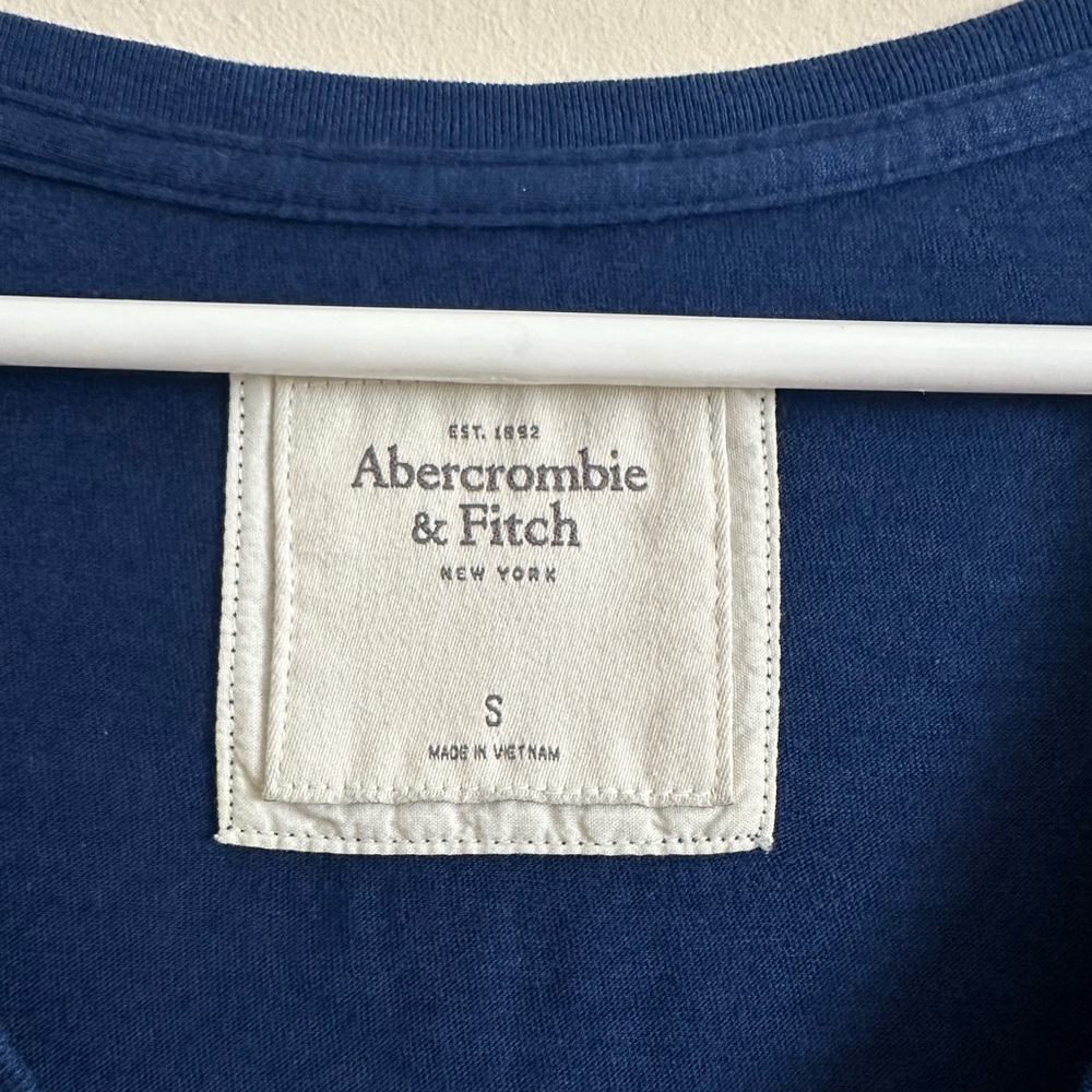 A&F V-neck Tee - Picture 3 of 5